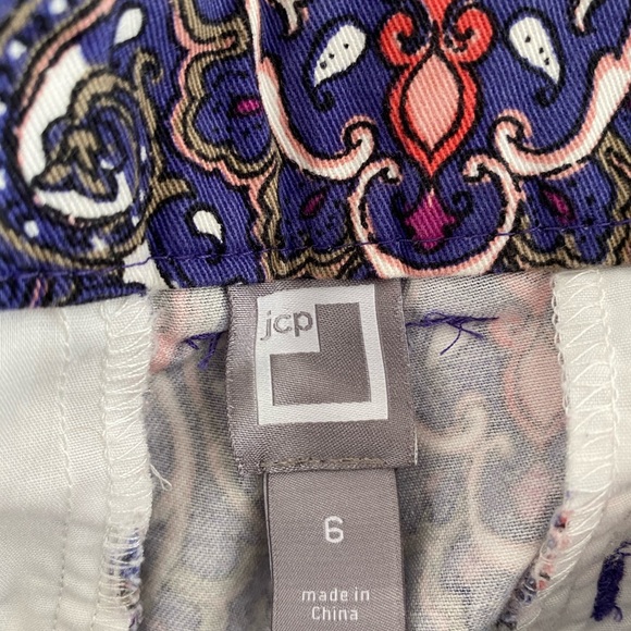 Women’s shorts - Picture 3 of 3